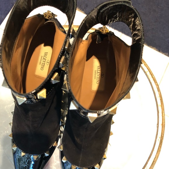 LIKE NEW! Valentino Garavani rockstud ankle boots - Picture 7 of 8